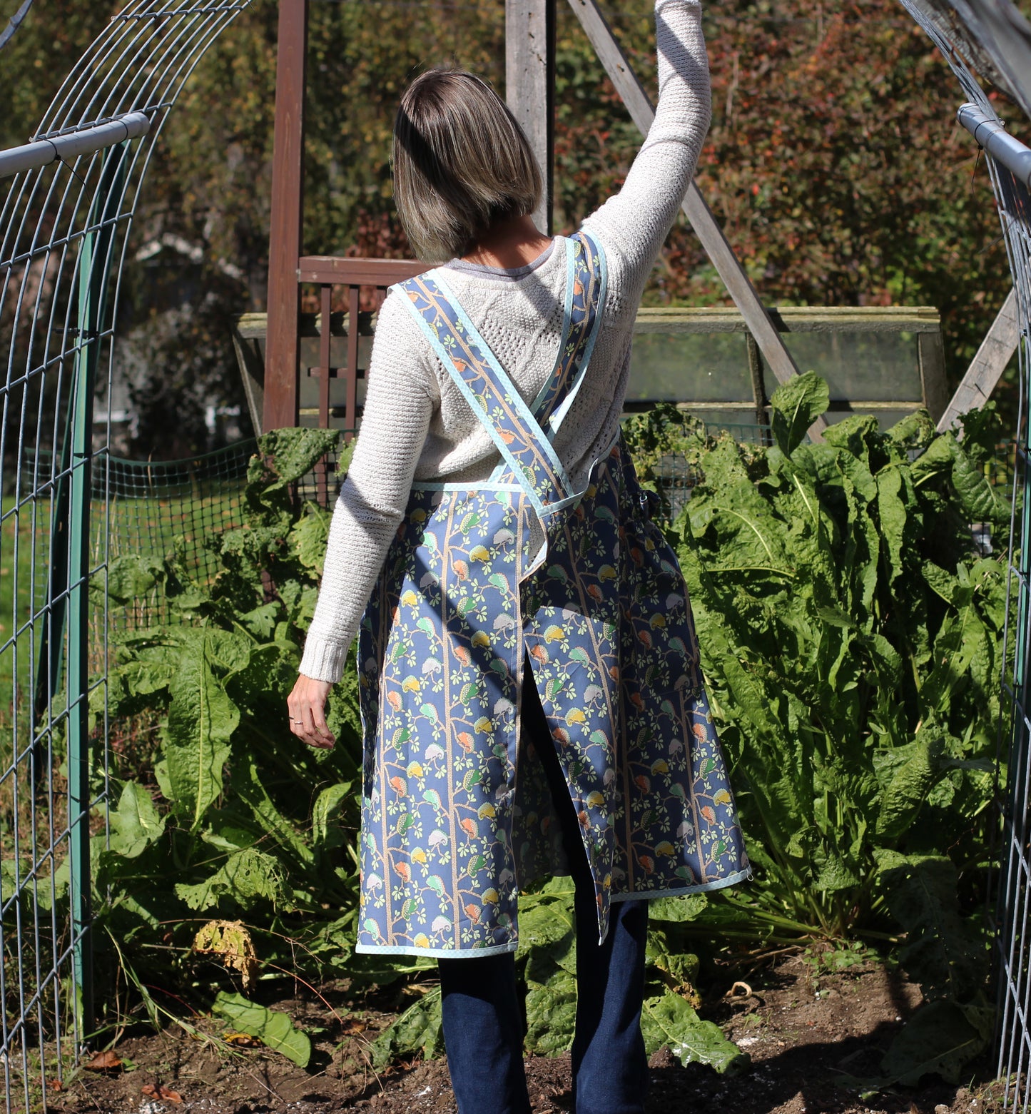 XS-5X No Tie Apron in Teal Garden Stripes