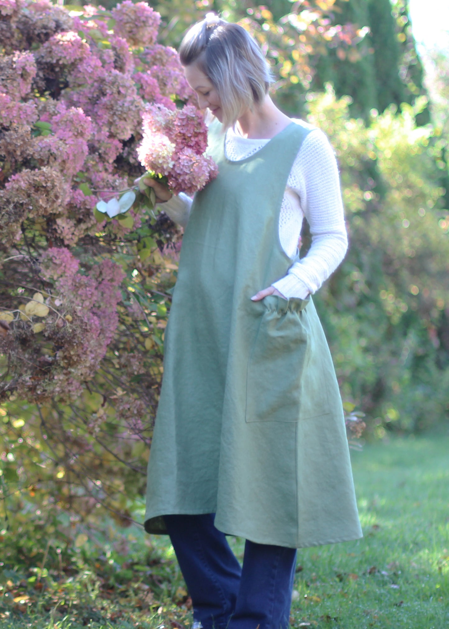 XS-5X No Tie Crossback Apron in Sage 100% Flax Linen